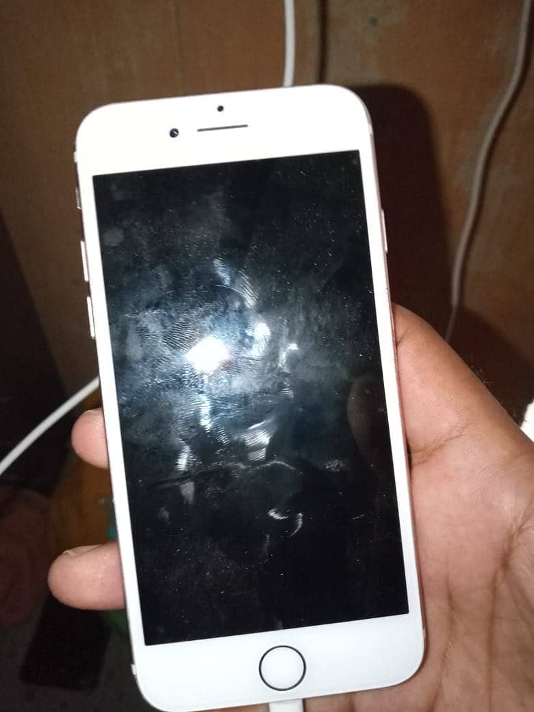 Apple iPhone 7 1