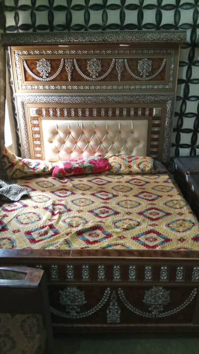 Jumbo bed sad table two piece dressing table showcase