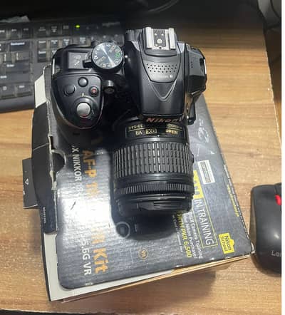 Nikon D5300 DSLR – 10/10 Lush Condition