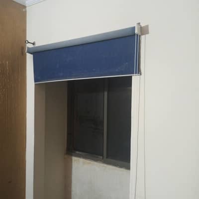 I want to sell good condition office curtain