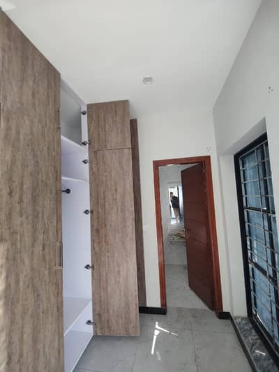 Sunfacing /Designer / Brand new 7 Marla House Available For Rent