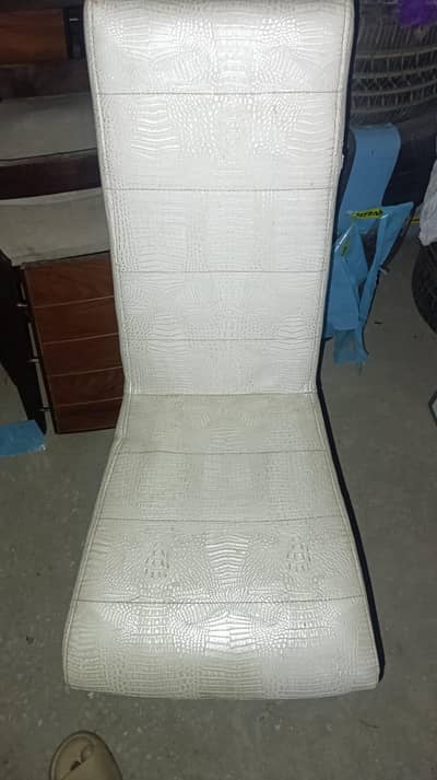 Elegant White Leatherette Dining / Office Chair in Good Condition