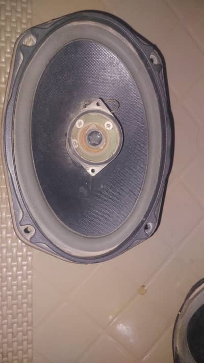 Car speaker