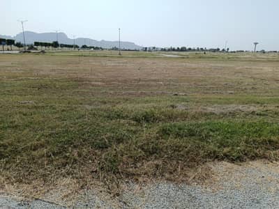 5 marla Good Location Plot for sale in Faisal Hills Block C