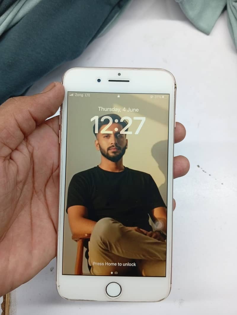 Apple iPhone 8 Plus 1