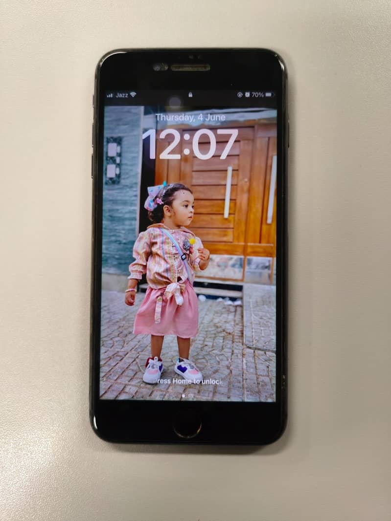 Apple iPhone 8 Plus 0