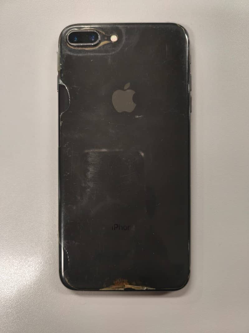 Apple iPhone 8 Plus 3