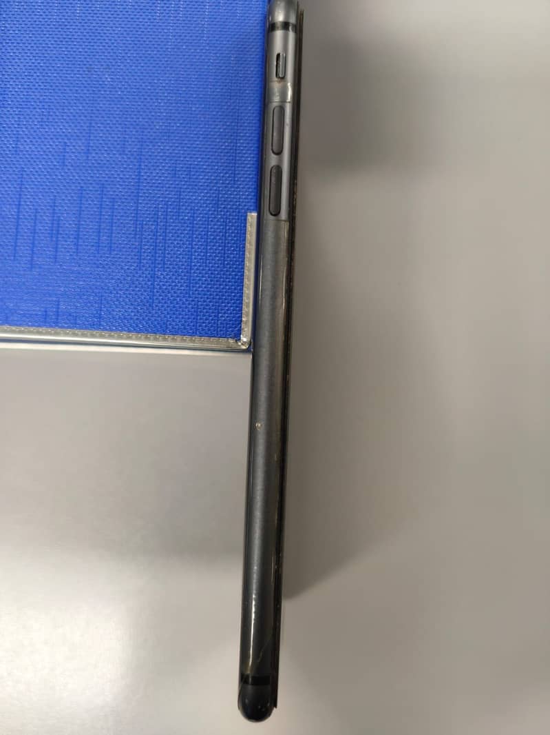 Apple iPhone 8 Plus 4