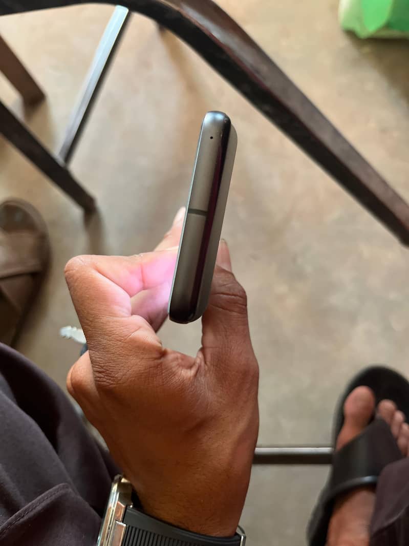 Google Pixel 8 4