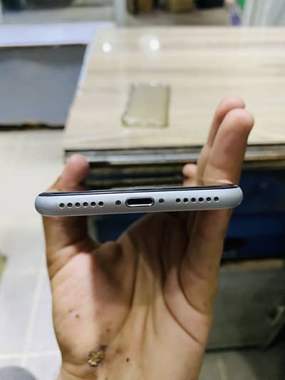 Apple iPhone SE