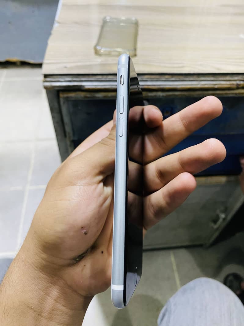 Apple iPhone SE 6