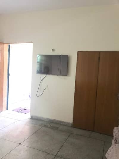 06-Marla 1-Bedroom Drawing Room Lower Portion Available For Rent