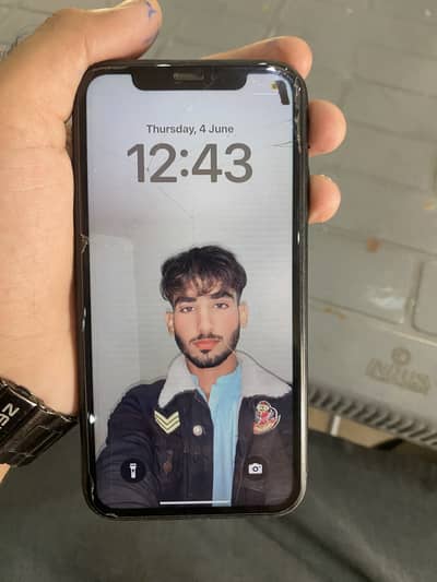 Apple iPhone XR urgent for sale and the prce is fix no bargining