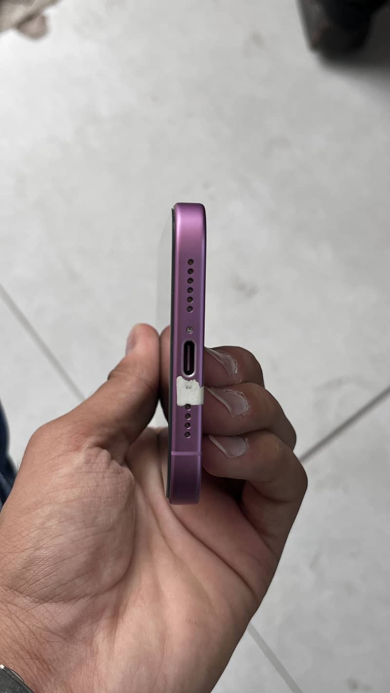 Apple iPhone 16 Plus 0