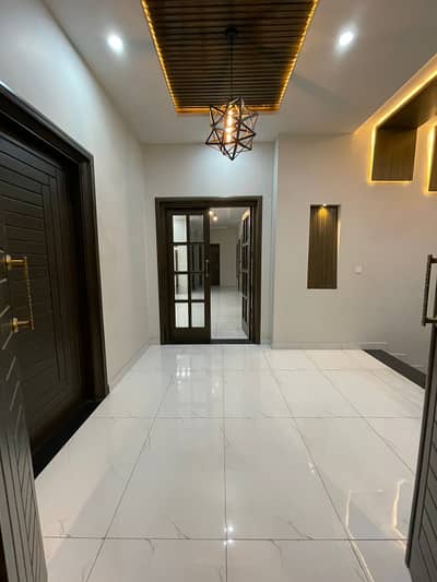1 KANAL BRAND NEW HOUSE AVAILABLE FOR RENT