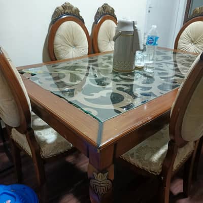 Elegant 6 men wooden dinning table along with chairs
