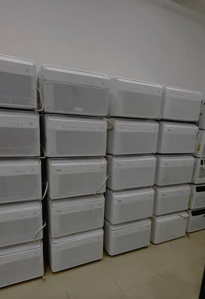 1 Ton Midea window inverter Ship Ac O3O9 4O4O36O