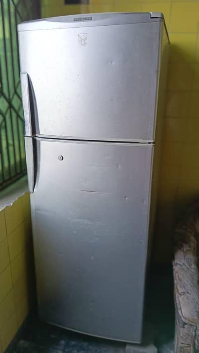 japani fridge urgent for sale body bohat hi achi he