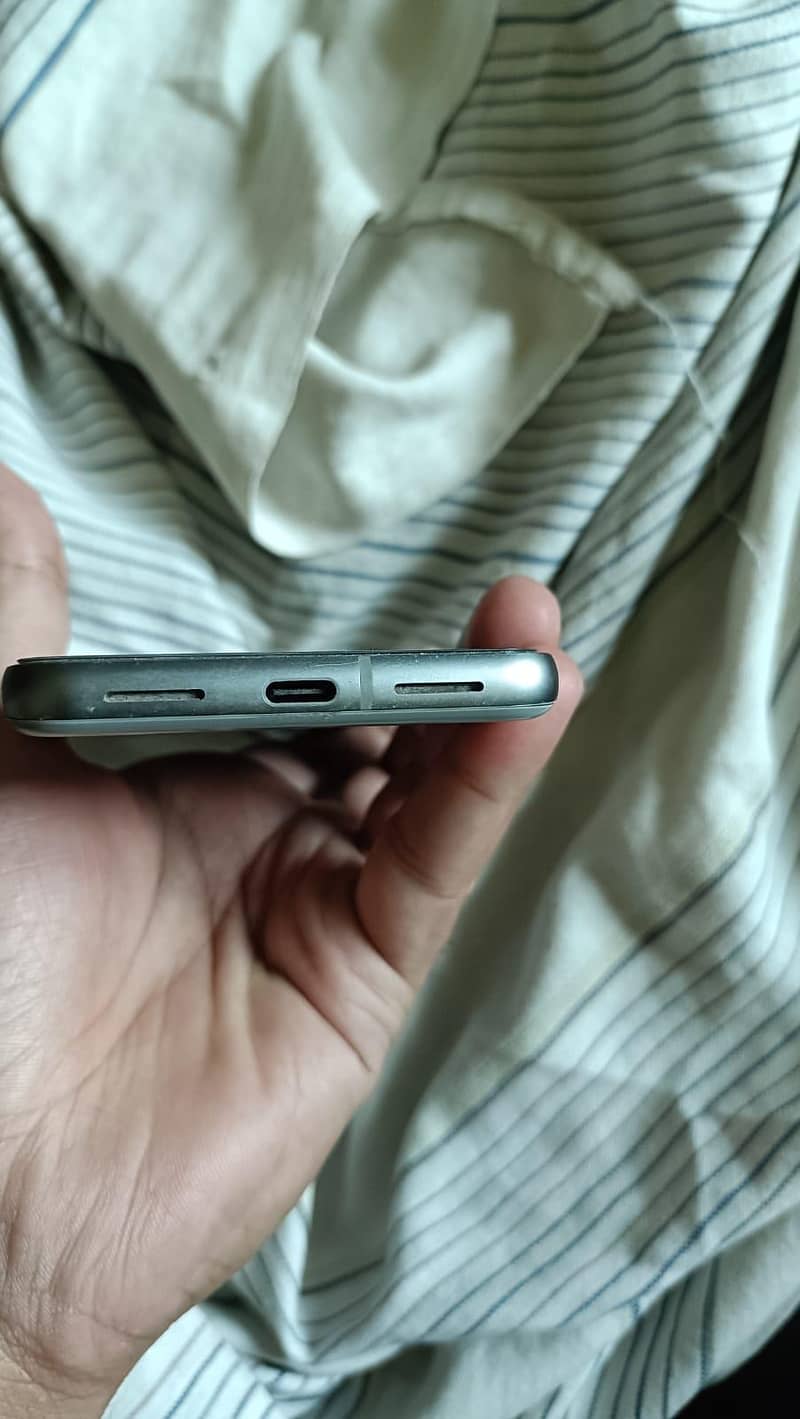 Google Pixel 8 4