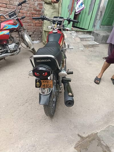 Honda 125  contact 03156162550 only this num