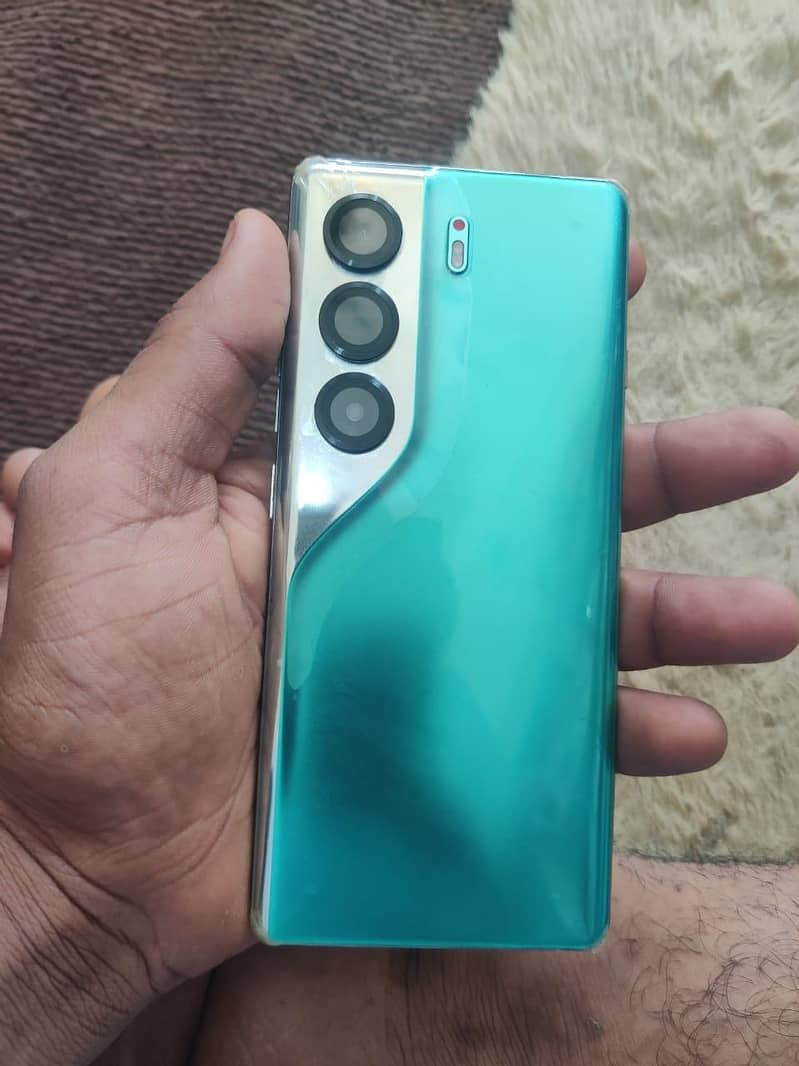Tecno CAMON 40 Pro 0