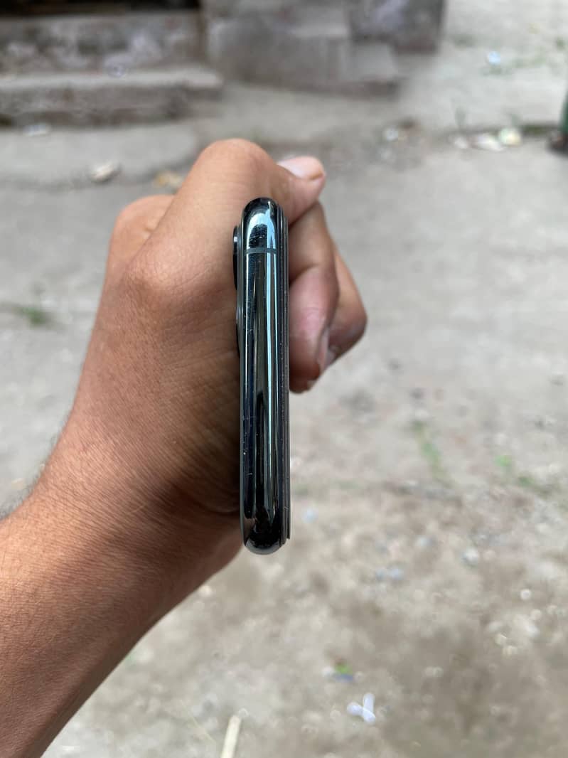 Apple iPhone 11 Pro 2