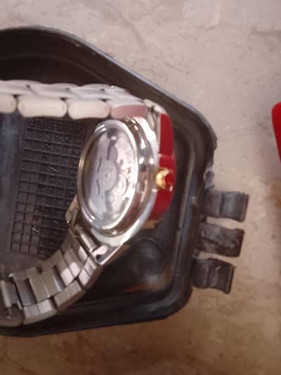 My watch  is very beautiful.  My WhatsApp number 0347 8662963