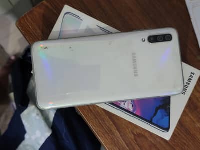 Samsung A70 with box original penal 6/128
