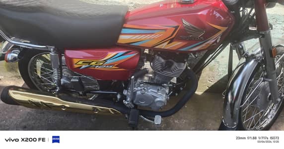 Honda 125 red