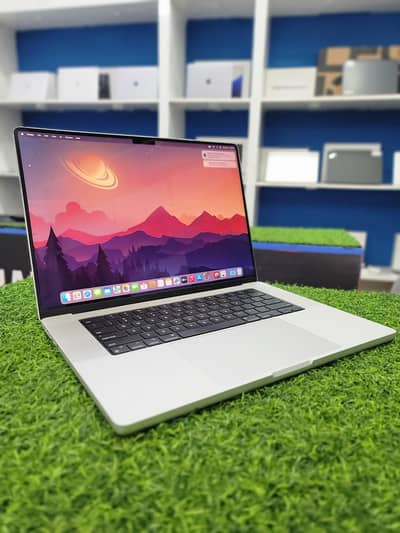 Macbook Pro M4 Pro 16 inch 24/512 Silver 120 cycles with charger