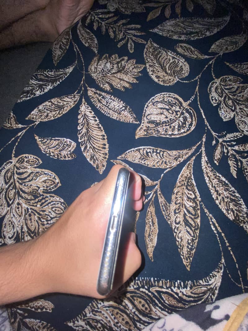 Apple iPhone X 3