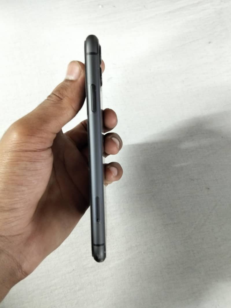 Apple iPhone 11 3