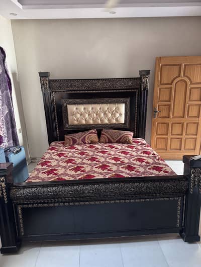 Urgent Sale - Bedset with dressing and showcase