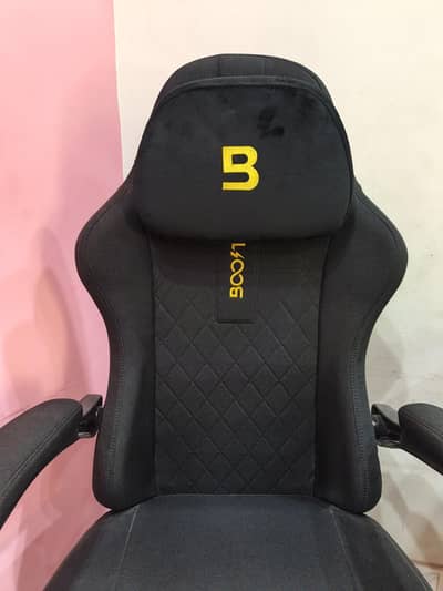Boost Surge Pro Ergonomic Revolving Chair Neat & Clean