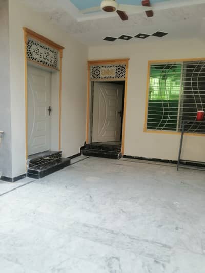 Commercial building available for rent Peshawar road
