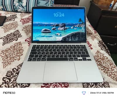 Macbook air M1 urgent sale 10/10