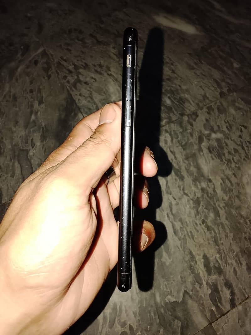 Apple iPhone 7 0