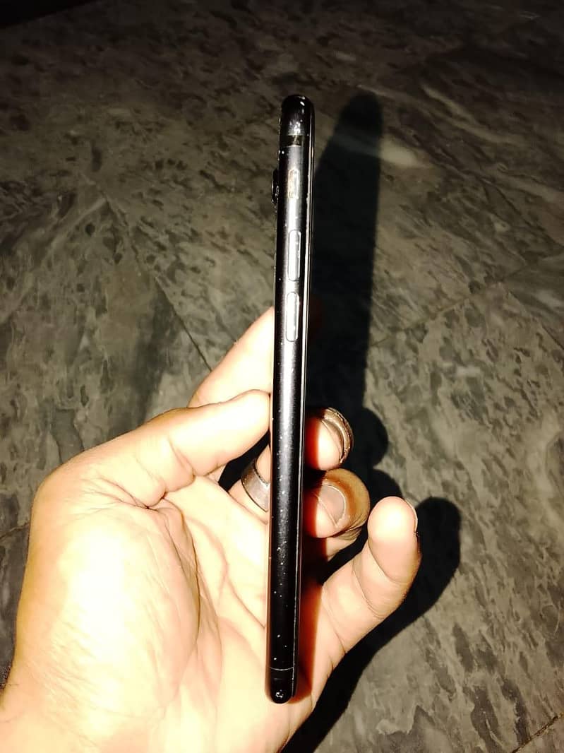 Apple iPhone 7 2