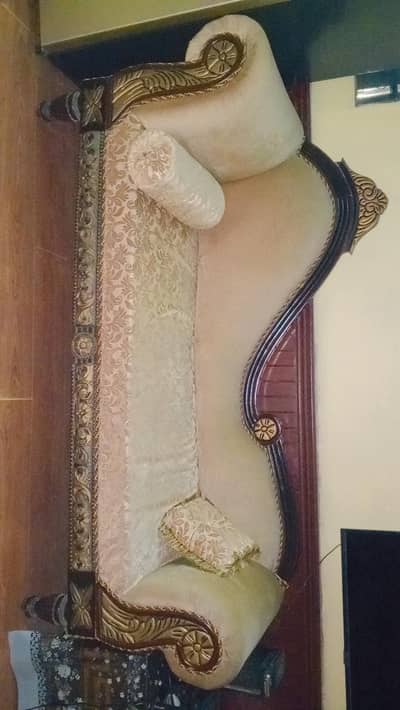 Royal Wooden Dewan