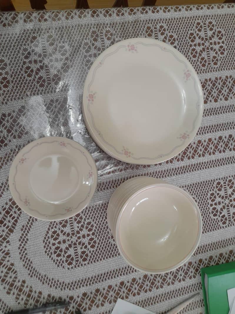 CORELLE DINNER SETS 0
