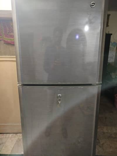 Pel medium friedge for sell