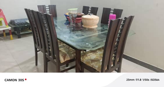 total wood hy or table ka galss dabal wala hy
