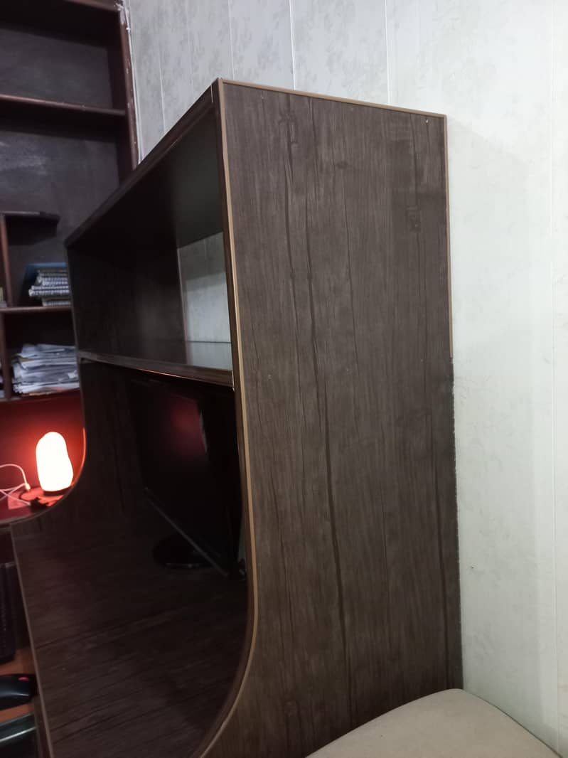 Computer and Study Table 5