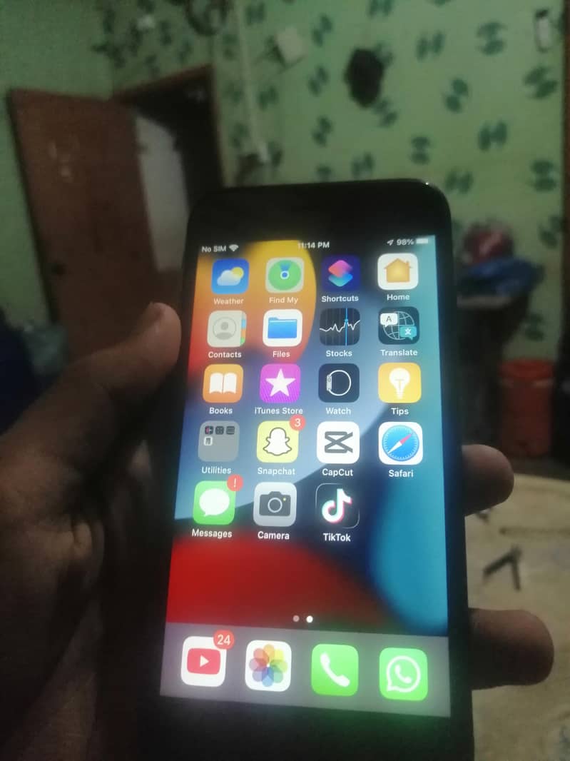 Apple iPhone 7 2