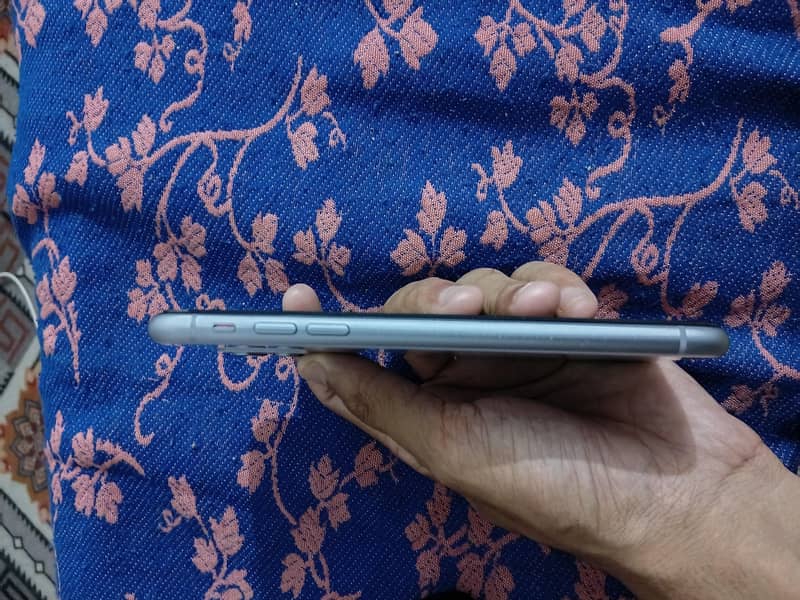Apple iPhone 11 3