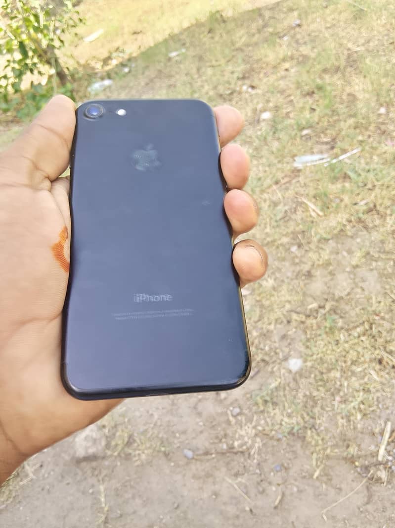 Apple iPhone 7 1