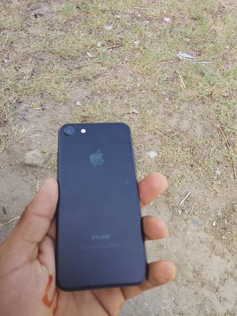 Apple iPhone 7 3