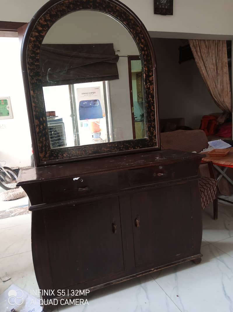 Dressing table condition good 1