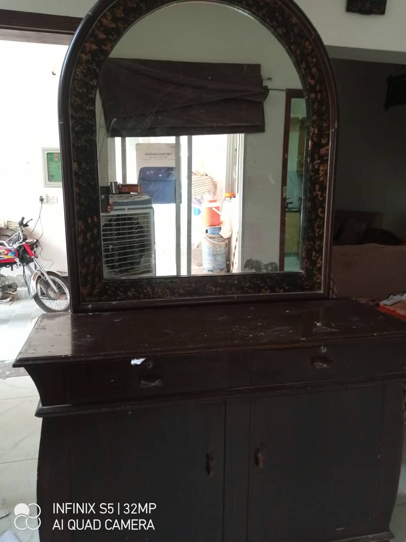 Dressing table condition good 3