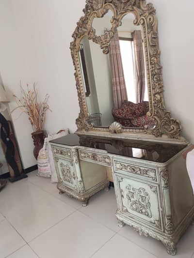 dressing table